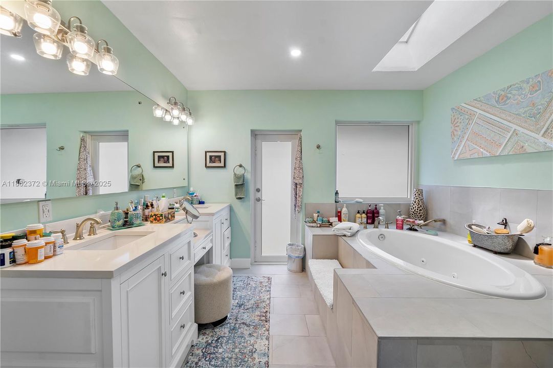 For Sale: $2,500,000 (5 beds, 3 baths, 3582 Square Feet)