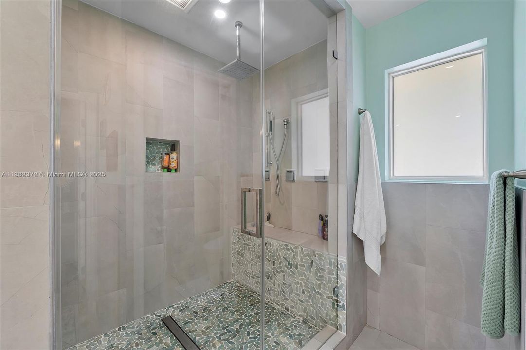 For Sale: $2,500,000 (5 beds, 3 baths, 3582 Square Feet)