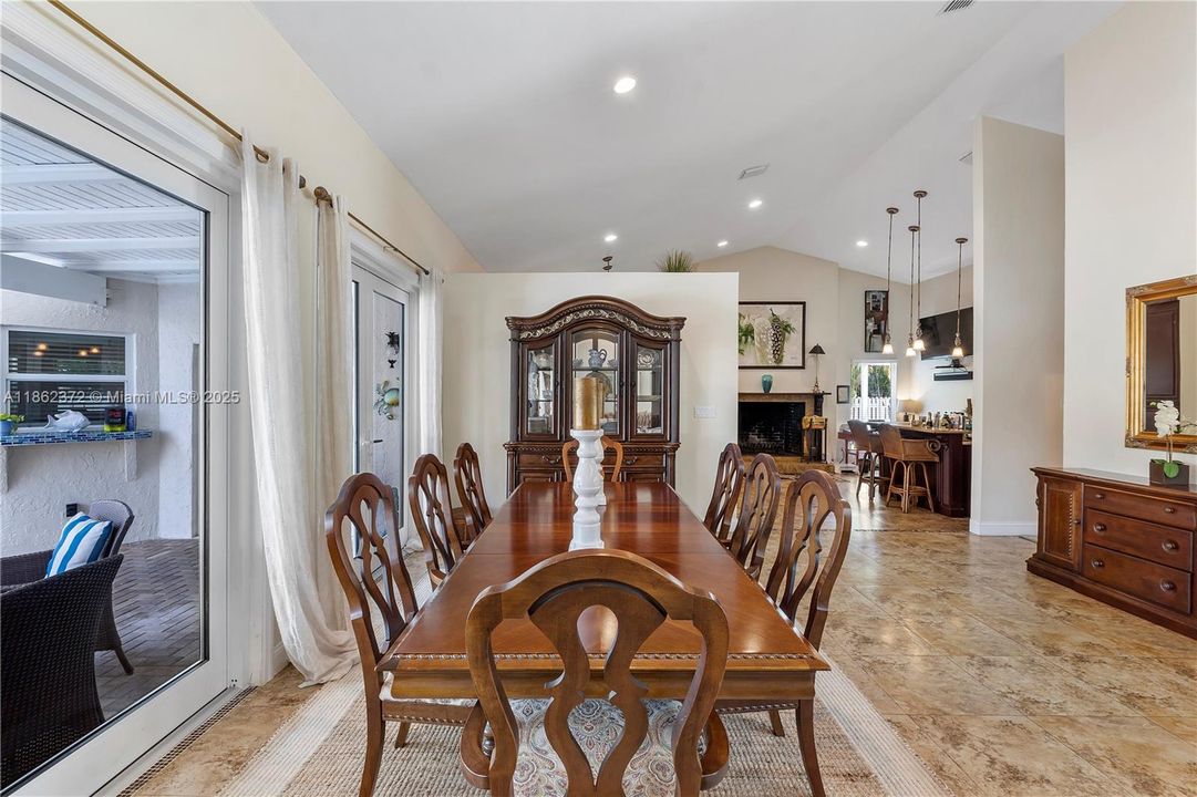 For Sale: $2,500,000 (5 beds, 3 baths, 3582 Square Feet)