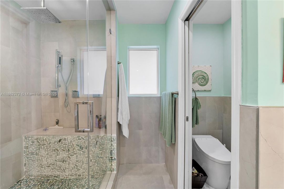 For Sale: $2,500,000 (5 beds, 3 baths, 3582 Square Feet)