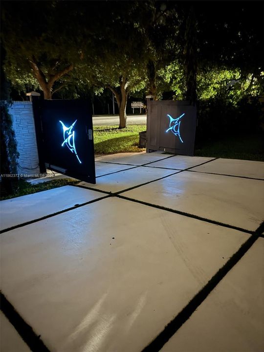 For Sale: $2,500,000 (5 beds, 3 baths, 3582 Square Feet)