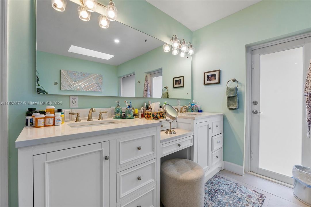 For Sale: $2,500,000 (5 beds, 3 baths, 3582 Square Feet)