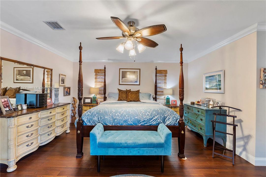 For Sale: $2,500,000 (5 beds, 3 baths, 3582 Square Feet)