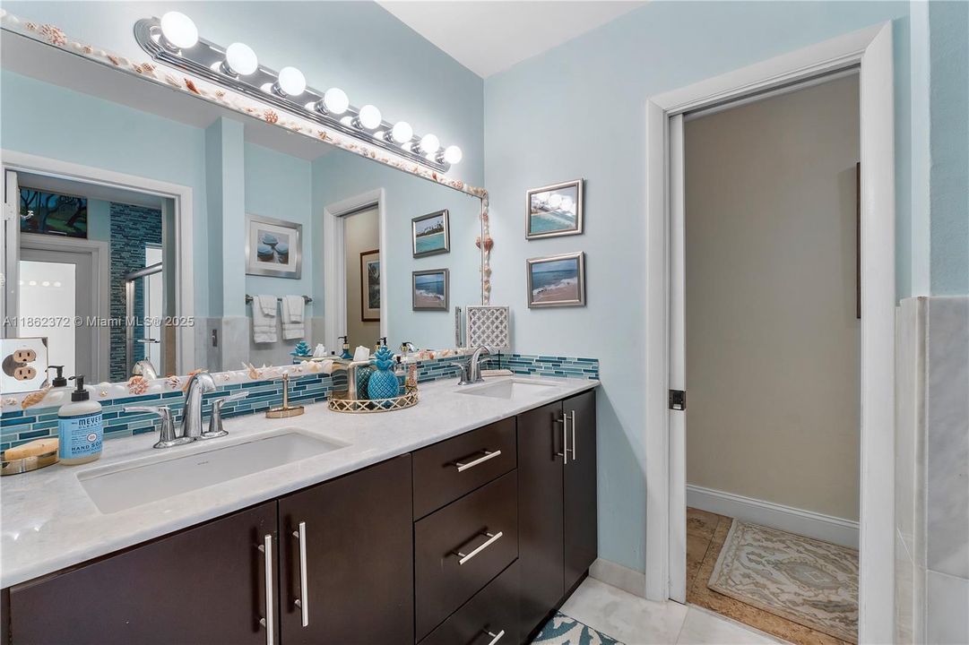 For Sale: $2,500,000 (5 beds, 3 baths, 3582 Square Feet)