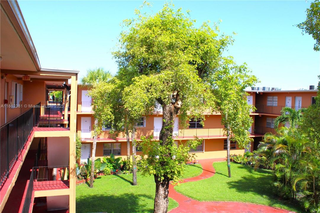 待售: $175,000 (1 贝兹, 1 浴室, 583 平方英尺)