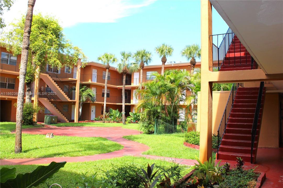 待售: $175,000 (1 贝兹, 1 浴室, 583 平方英尺)