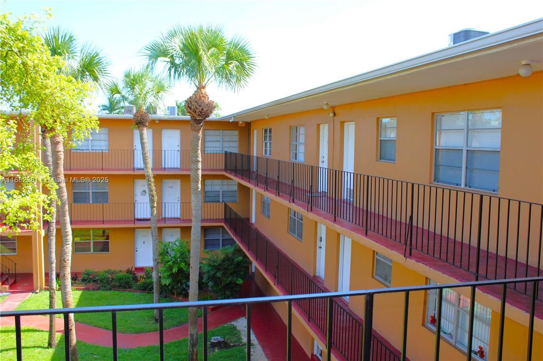 待售: $175,000 (1 贝兹, 1 浴室, 583 平方英尺)