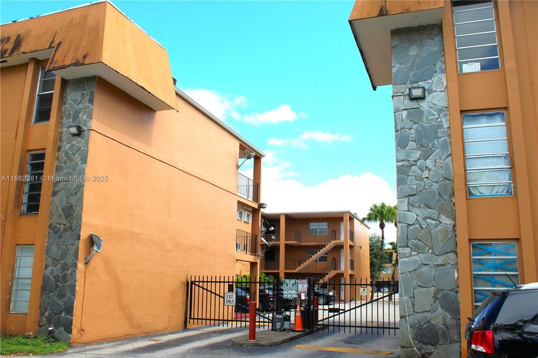 待售: $175,000 (1 贝兹, 1 浴室, 583 平方英尺)