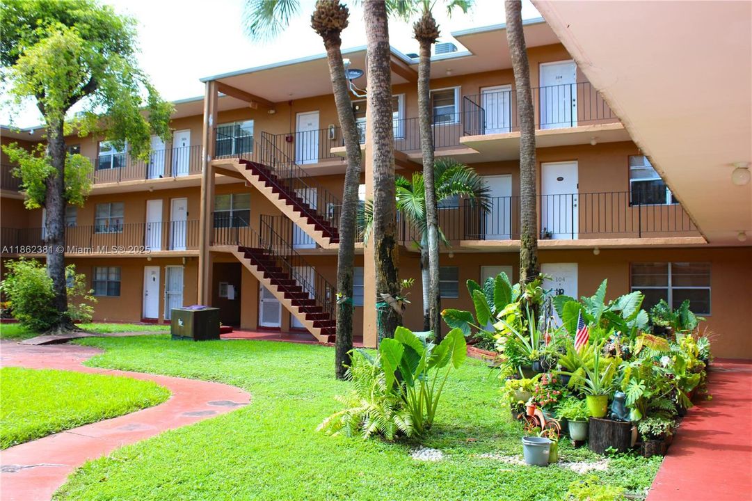 待售: $175,000 (1 贝兹, 1 浴室, 583 平方英尺)