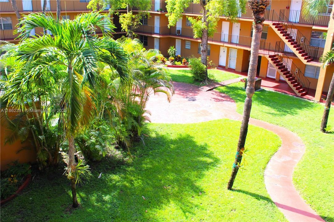 待售: $175,000 (1 贝兹, 1 浴室, 583 平方英尺)