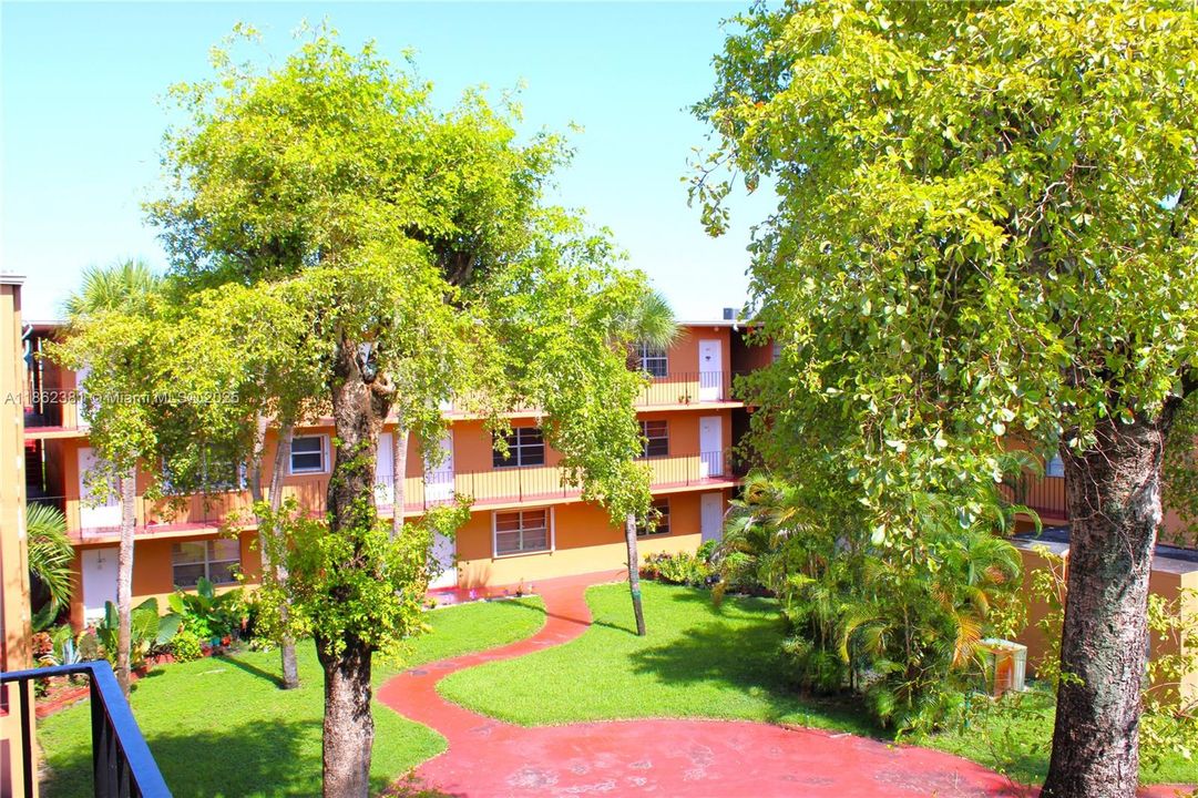 待售: $175,000 (1 贝兹, 1 浴室, 583 平方英尺)