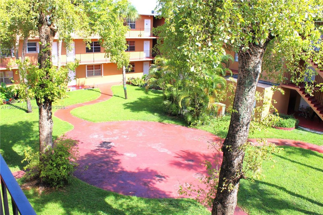 待售: $175,000 (1 贝兹, 1 浴室, 583 平方英尺)