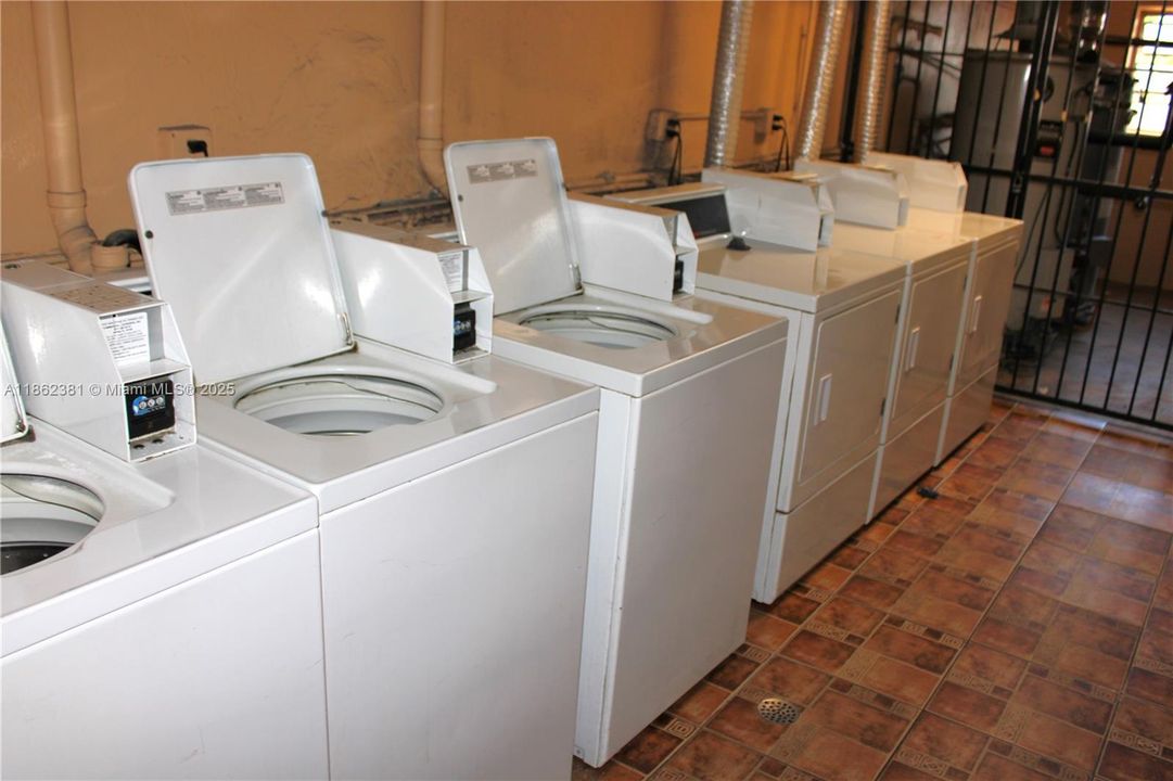 待售: $175,000 (1 贝兹, 1 浴室, 583 平方英尺)