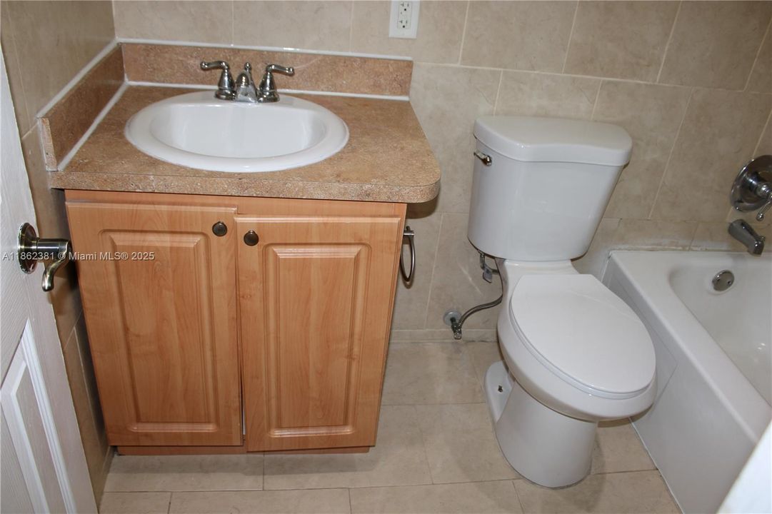 待售: $175,000 (1 贝兹, 1 浴室, 583 平方英尺)