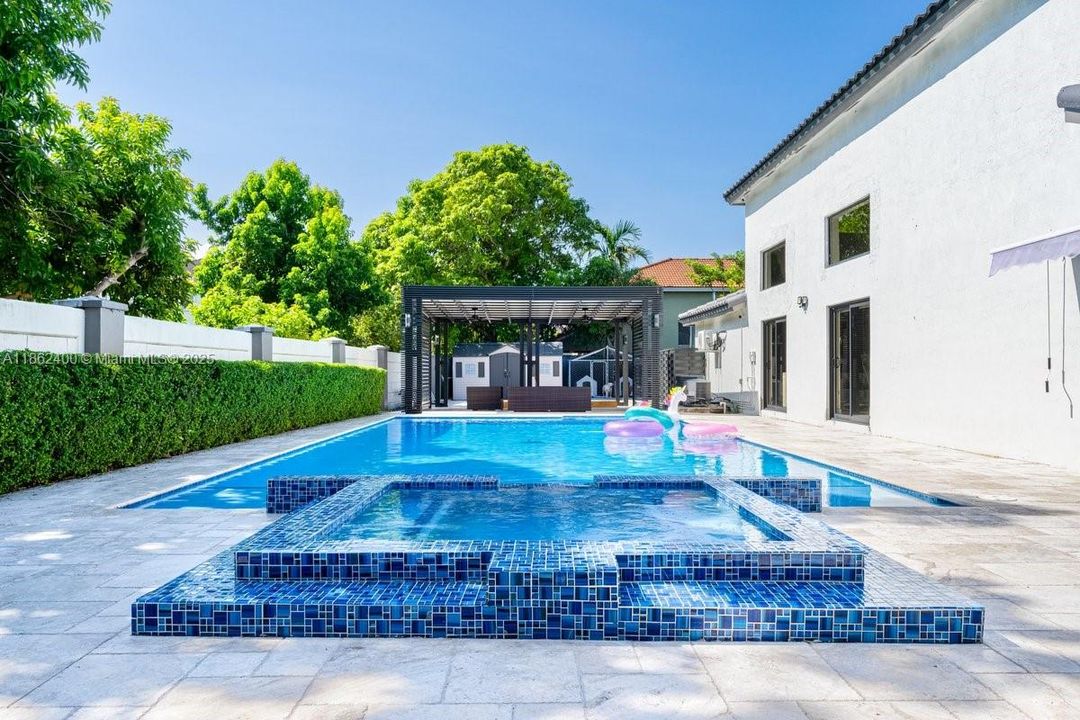 На продажу: $1,285,000 (4 спален, 3 ванн, 2681 Квадратных фут)