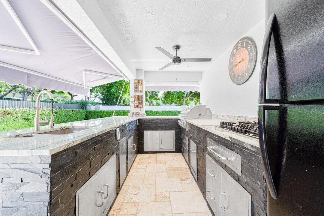 На продажу: $1,285,000 (4 спален, 3 ванн, 2681 Квадратных фут)