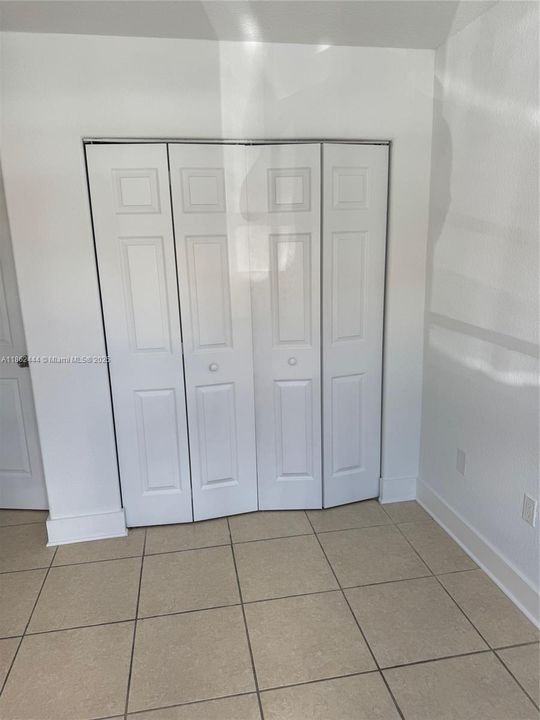 最近售出: $329,900 (2 贝兹, 2 浴室, 1029 平方英尺)