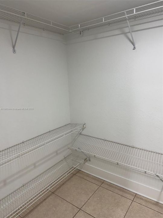 最近售出: $329,900 (2 贝兹, 2 浴室, 1029 平方英尺)