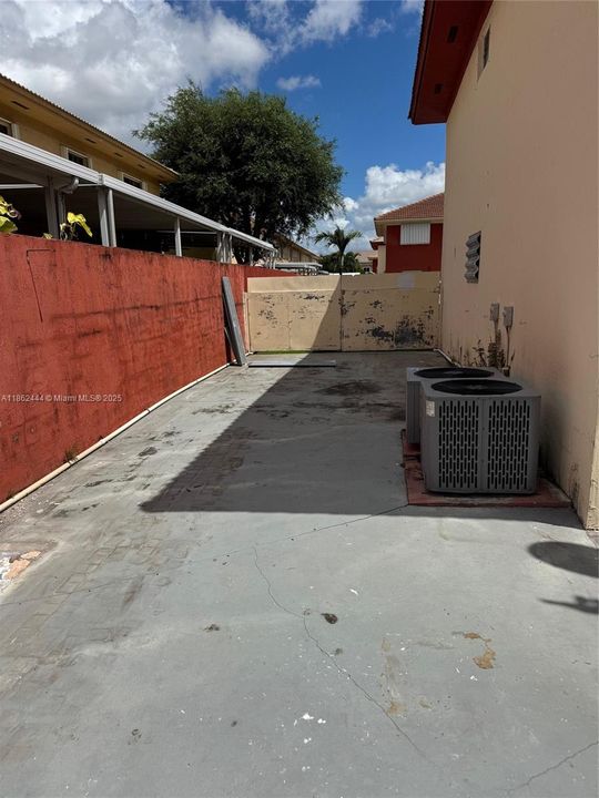 最近售出: $329,900 (2 贝兹, 2 浴室, 1029 平方英尺)