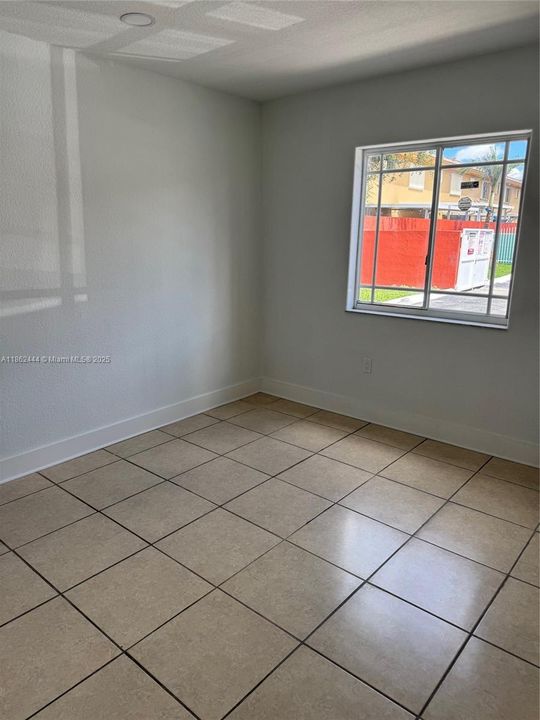 最近售出: $329,900 (2 贝兹, 2 浴室, 1029 平方英尺)