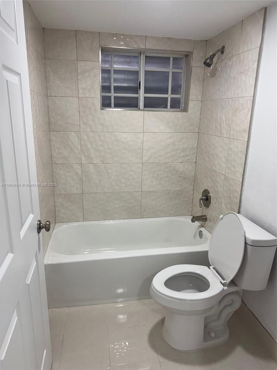 最近售出: $329,900 (2 贝兹, 2 浴室, 1029 平方英尺)