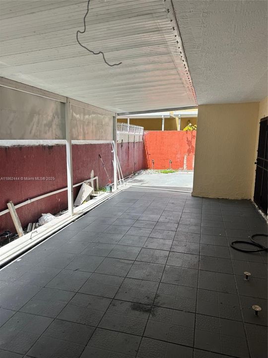 最近售出: $329,900 (2 贝兹, 2 浴室, 1029 平方英尺)