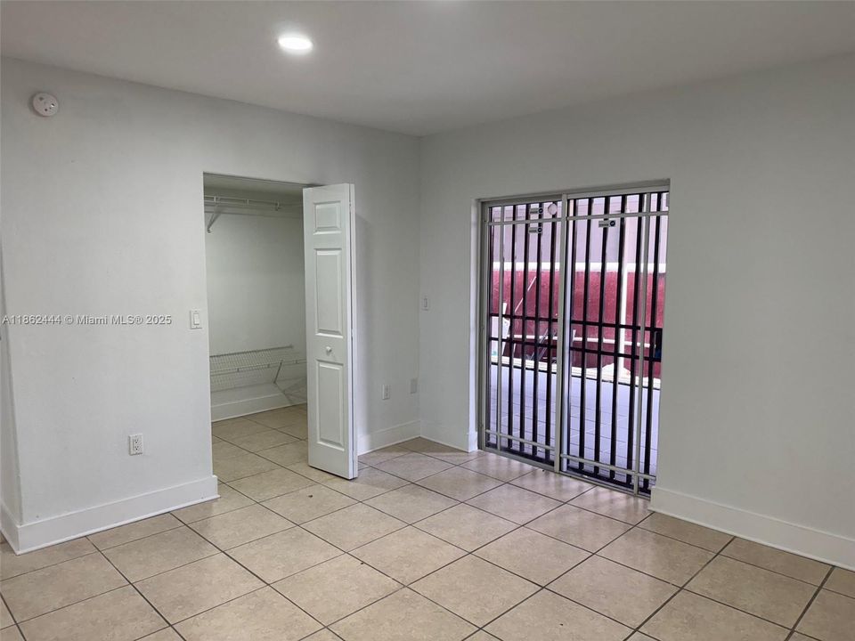 最近售出: $329,900 (2 贝兹, 2 浴室, 1029 平方英尺)