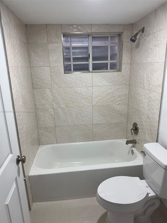 最近售出: $329,900 (2 贝兹, 2 浴室, 1029 平方英尺)