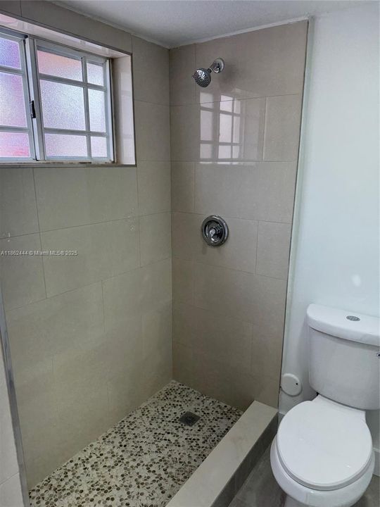 最近售出: $329,900 (2 贝兹, 2 浴室, 1029 平方英尺)