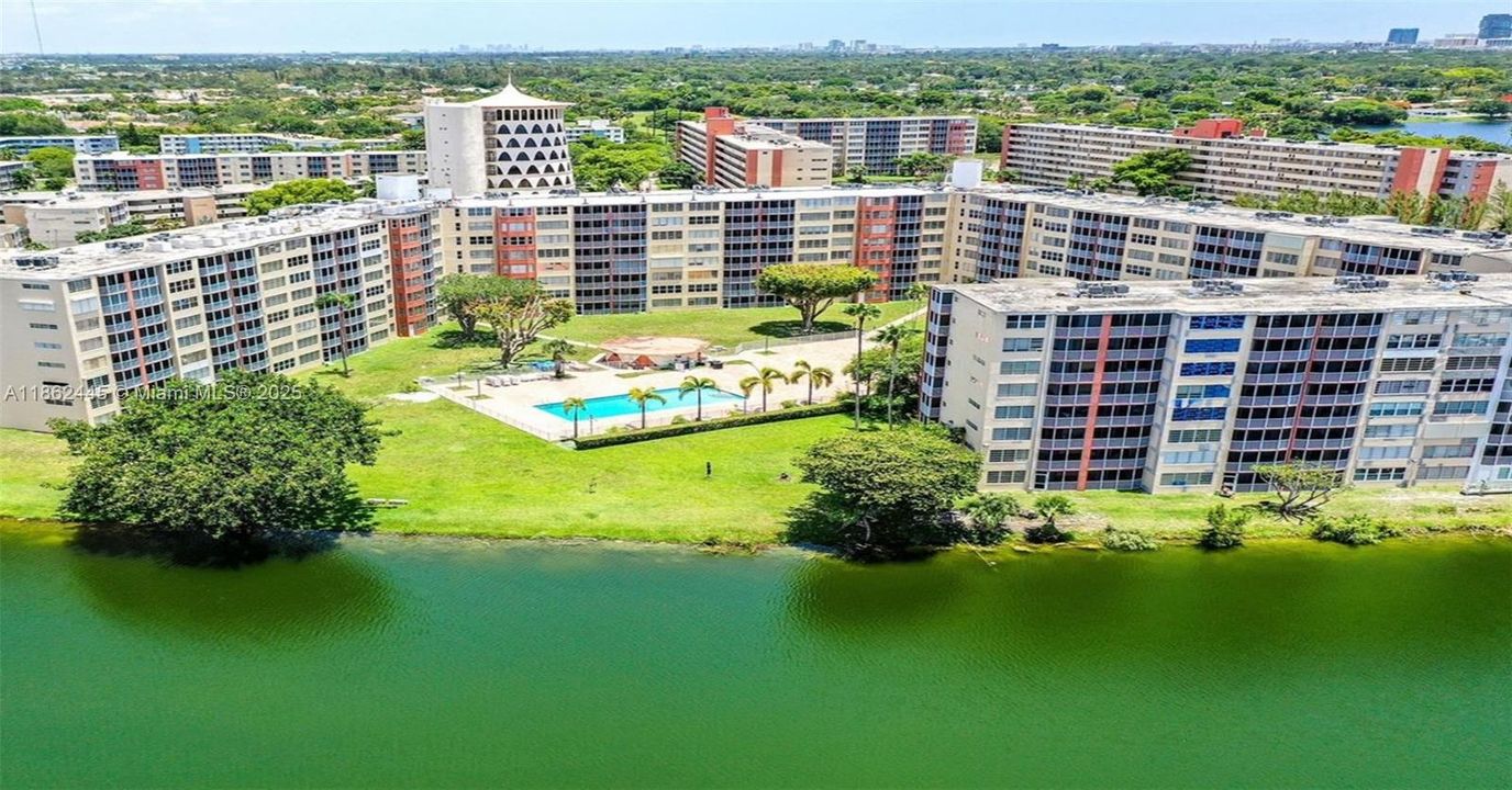 Под контрактом: $145,000 (1 спален, 1 ванн, 1036 Квадратных фут)