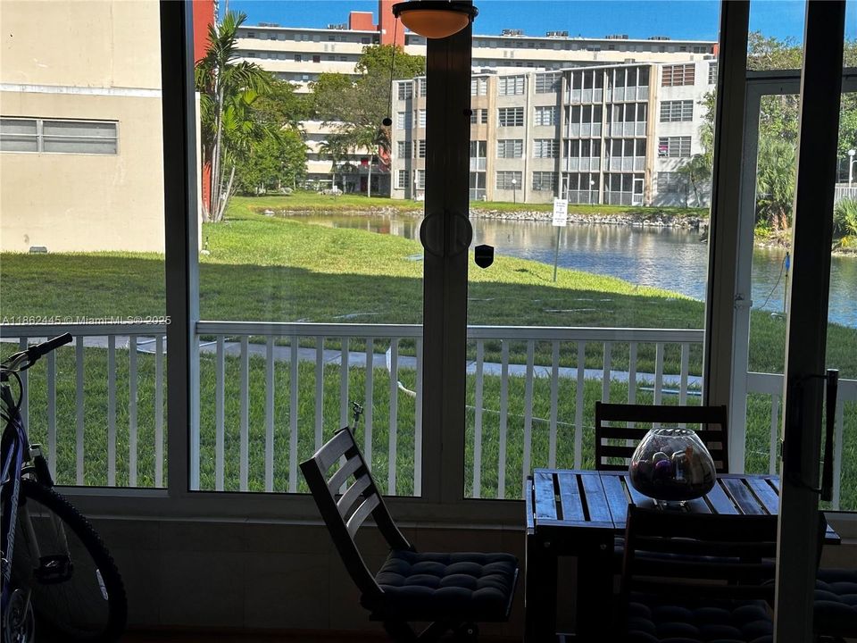 Под контрактом: $145,000 (1 спален, 1 ванн, 1036 Квадратных фут)