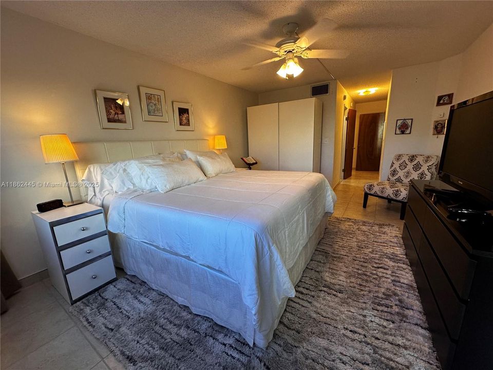 Под контрактом: $145,000 (1 спален, 1 ванн, 1036 Квадратных фут)