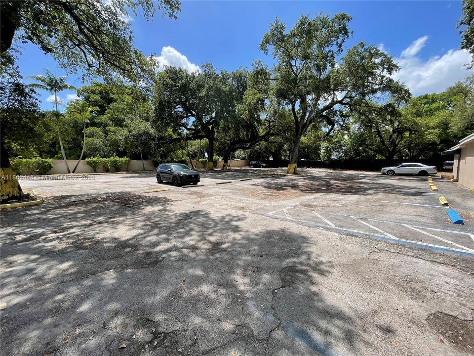 Под контрактом: $1,750,000 (0 спален, 0 ванн, 0 Квадратных фут)