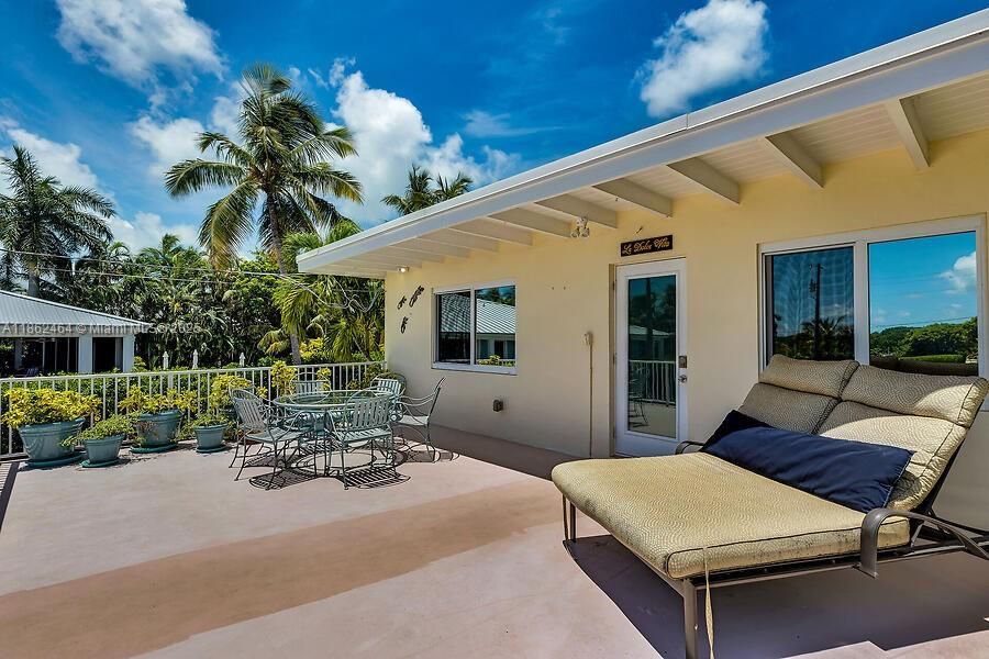 For Sale: $4,200,000 (2 beds, 2 baths, 928 Square Feet)