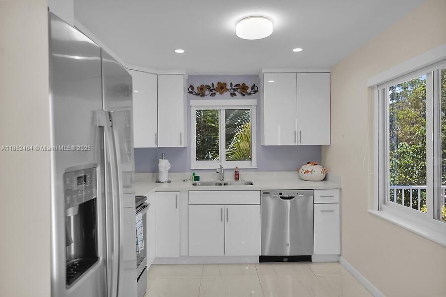 For Sale: $4,200,000 (2 beds, 2 baths, 928 Square Feet)