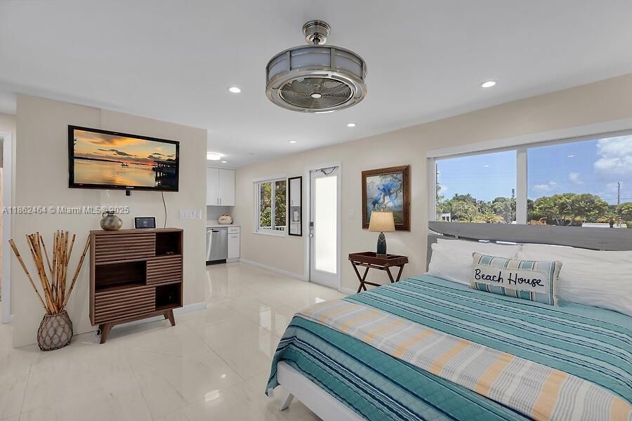 For Sale: $4,200,000 (2 beds, 2 baths, 928 Square Feet)