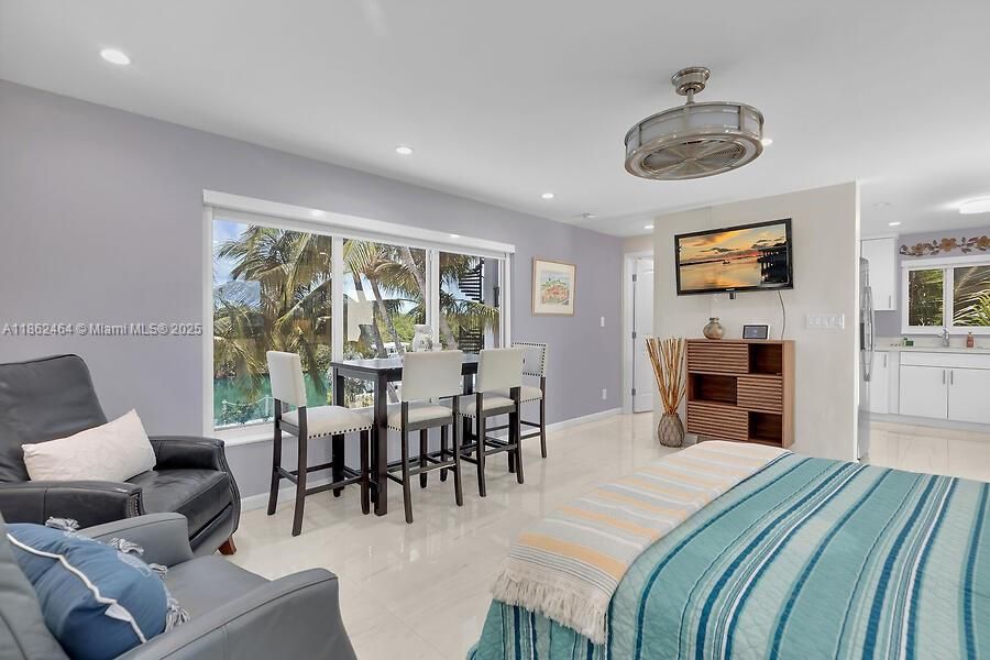 For Sale: $4,200,000 (2 beds, 2 baths, 928 Square Feet)