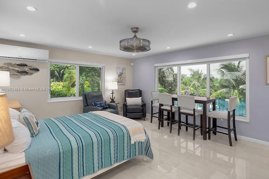 For Sale: $4,200,000 (2 beds, 2 baths, 928 Square Feet)