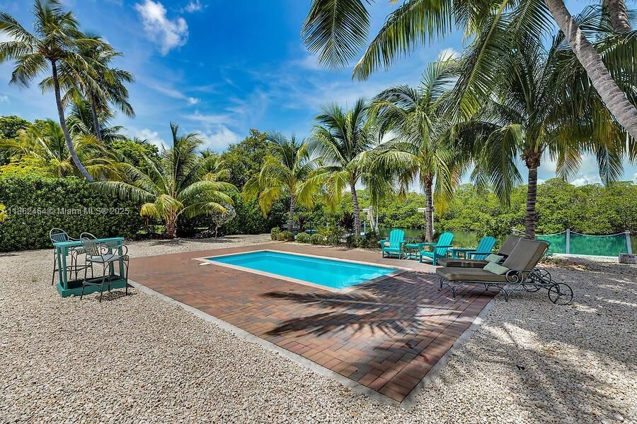 For Sale: $4,200,000 (2 beds, 2 baths, 928 Square Feet)