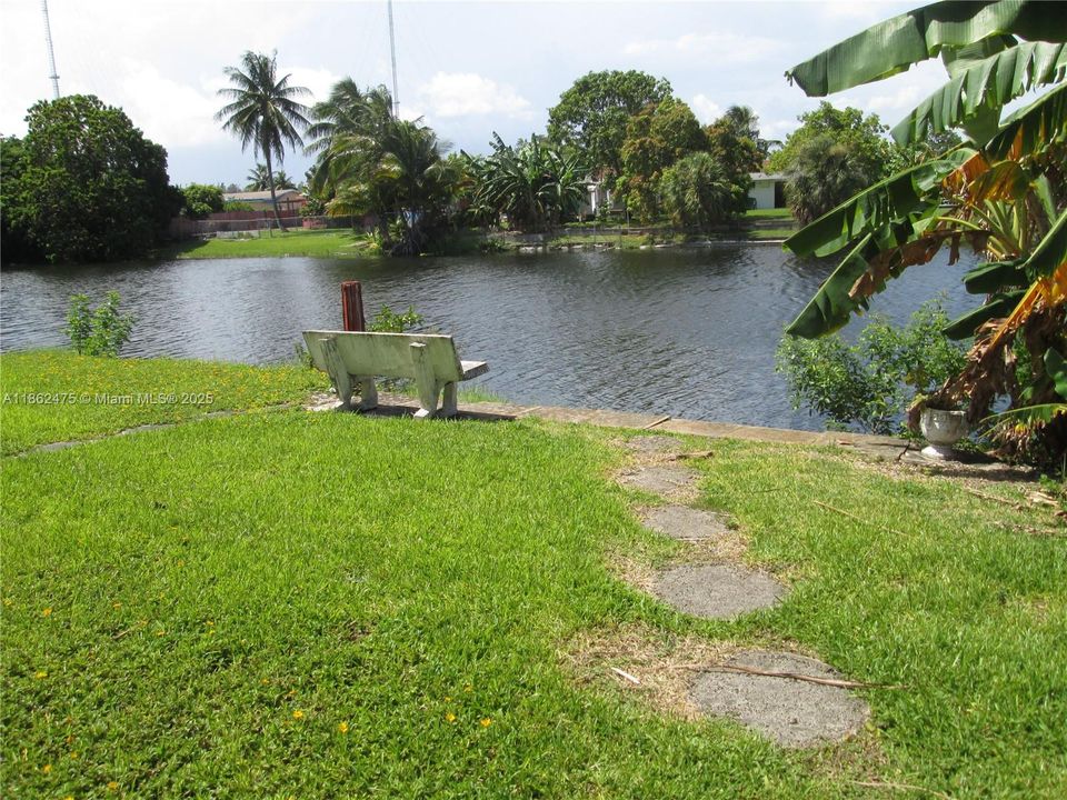 最近租的: $1,400 (1 贝兹, 1 浴室, 711 平方英尺)