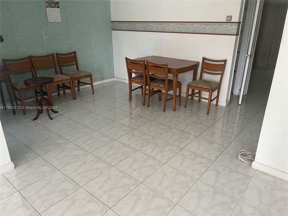 最近租的: $1,400 (1 贝兹, 1 浴室, 711 平方英尺)