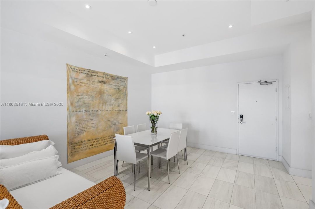 For Sale: $739,000 (2 beds, 2 baths, 1061 Square Feet)