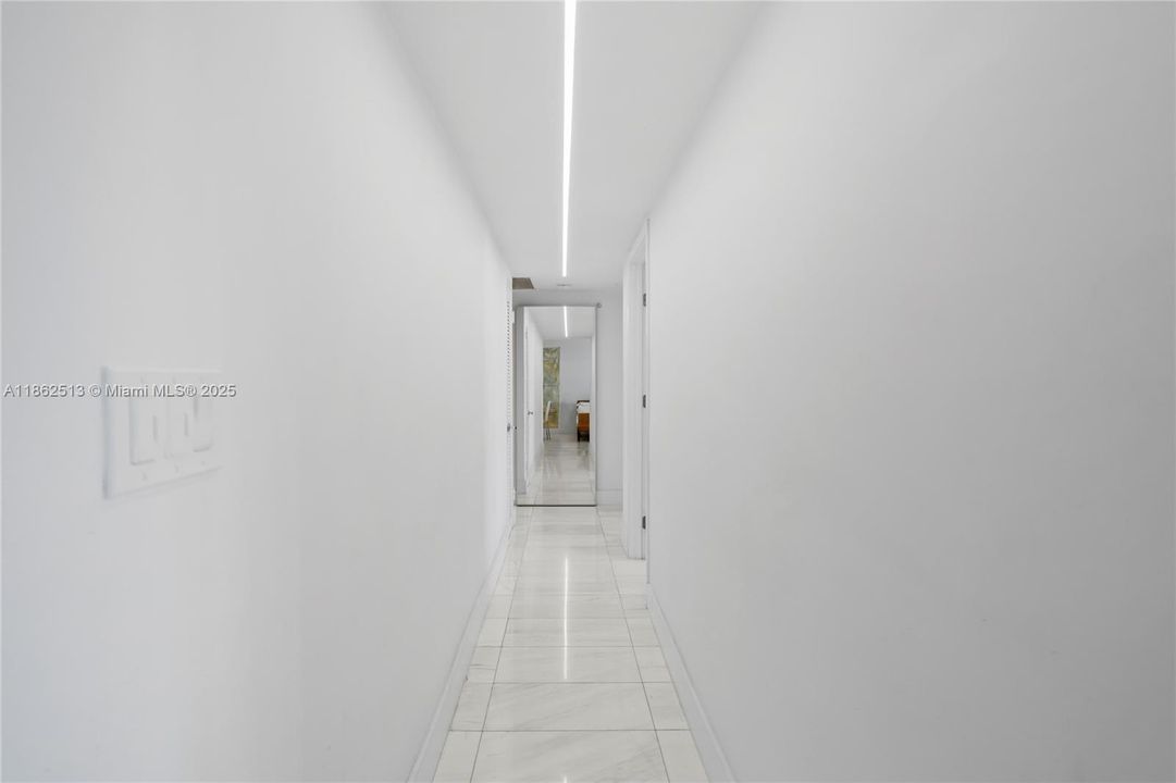 For Sale: $739,000 (2 beds, 2 baths, 1061 Square Feet)