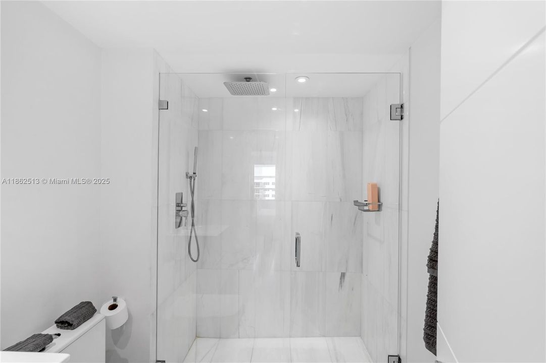 For Sale: $739,000 (2 beds, 2 baths, 1061 Square Feet)