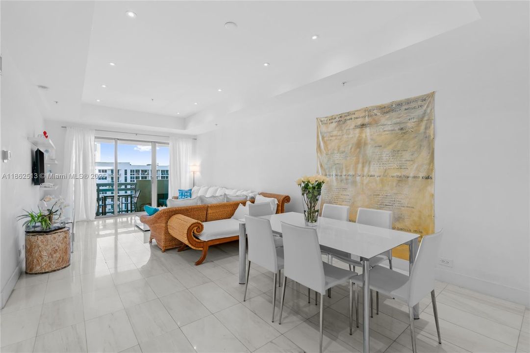 For Sale: $739,000 (2 beds, 2 baths, 1061 Square Feet)