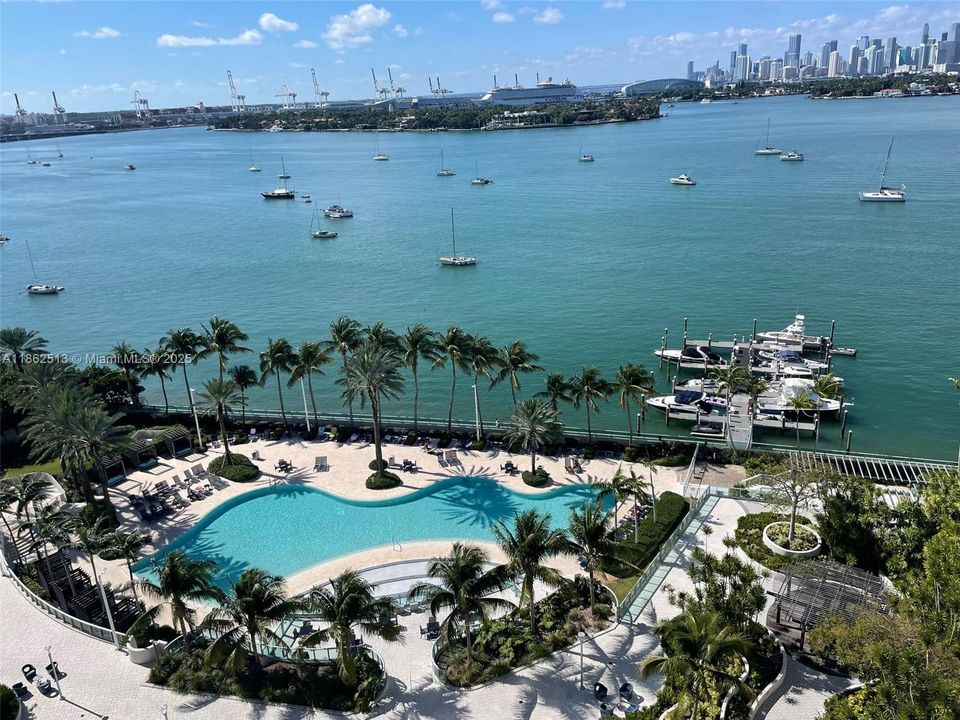 For Sale: $739,000 (2 beds, 2 baths, 1061 Square Feet)