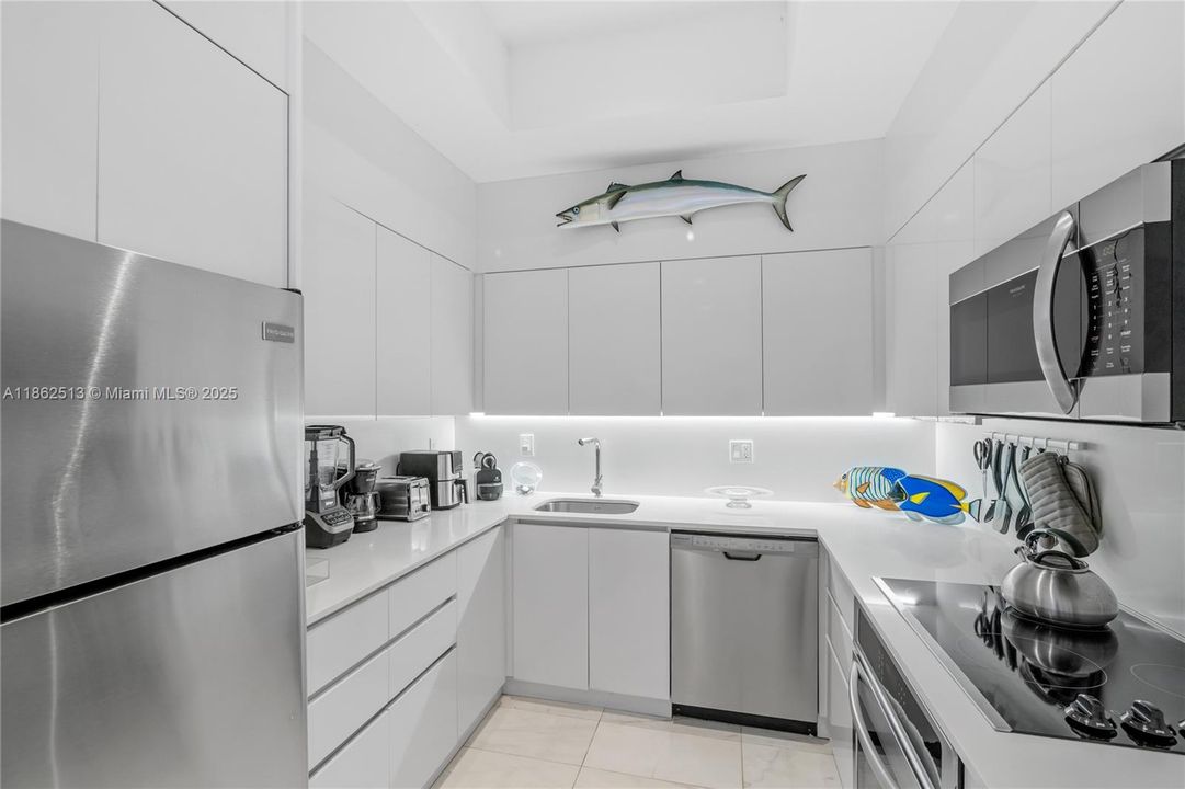 For Sale: $739,000 (2 beds, 2 baths, 1061 Square Feet)