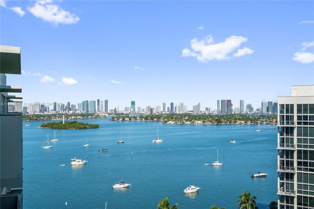 For Sale: $739,000 (2 beds, 2 baths, 1061 Square Feet)