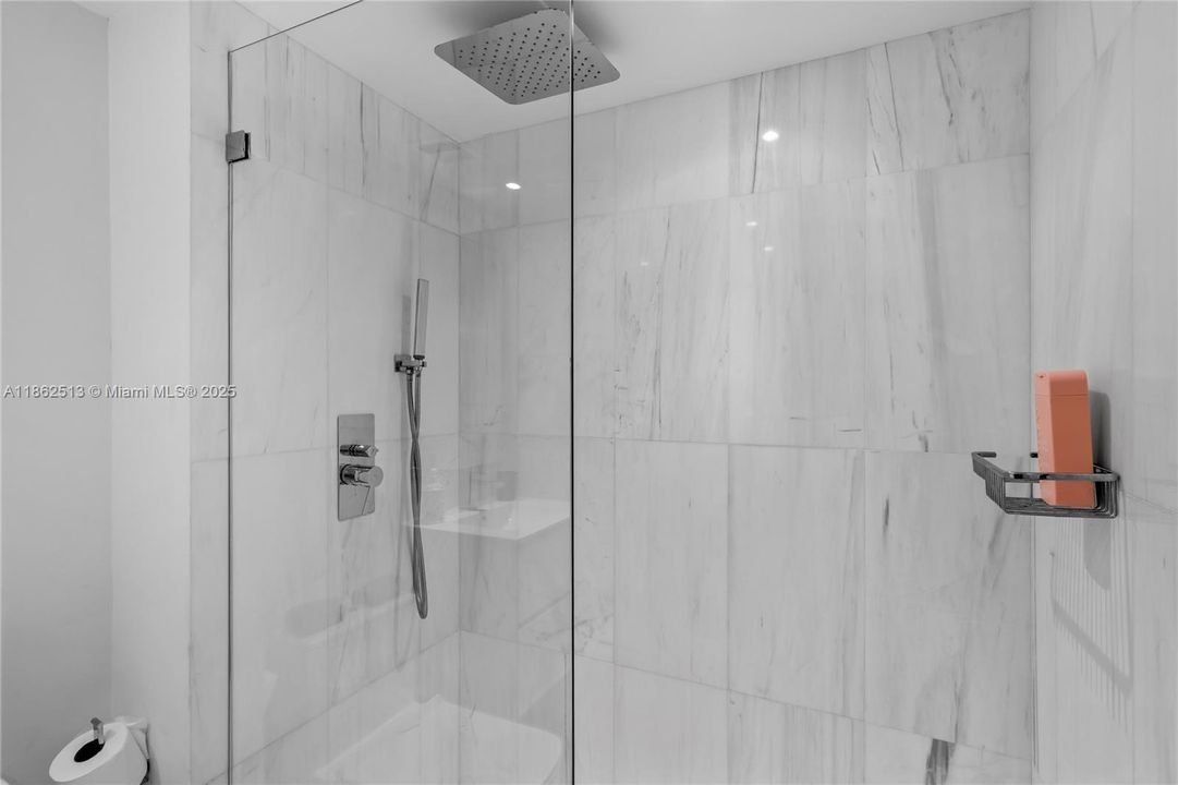 For Sale: $739,000 (2 beds, 2 baths, 1061 Square Feet)