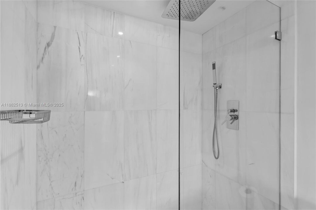 For Sale: $739,000 (2 beds, 2 baths, 1061 Square Feet)